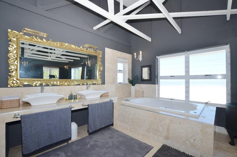 4 Bedroom Property for Sale in Pearl Bay Western Cape